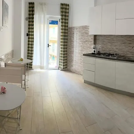 Matrimoniale Con Bagno Privato Colazione Nn Disponibile Кротоне